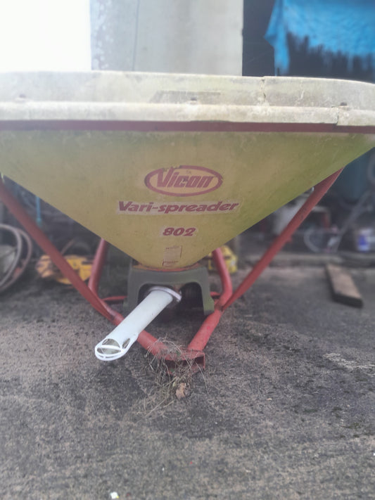 Vicon 802 manure shaker