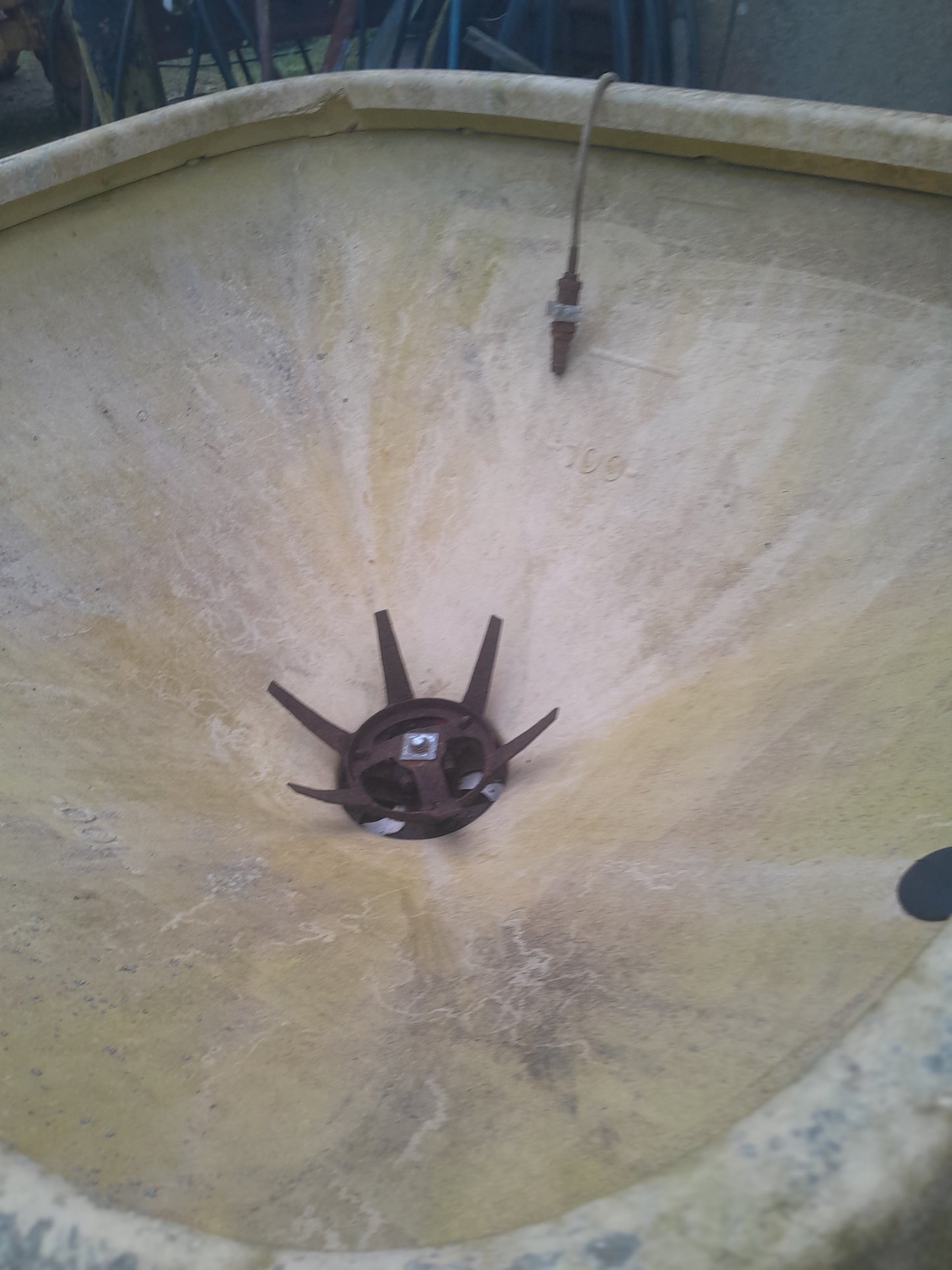 Vicon 802 manure shaker