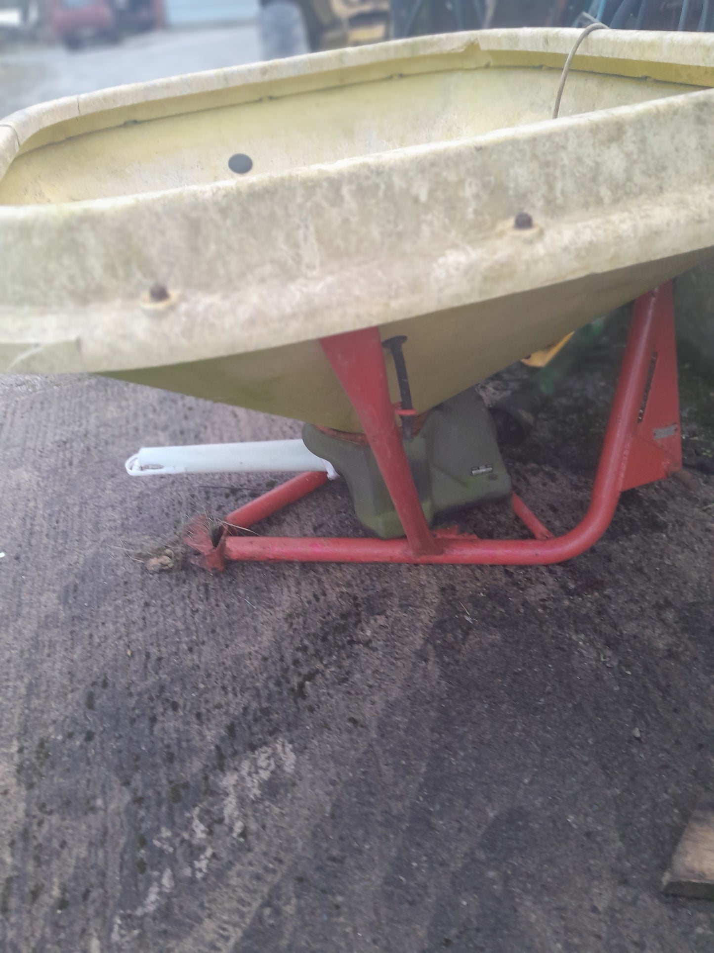 Vicon 802 manure shaker